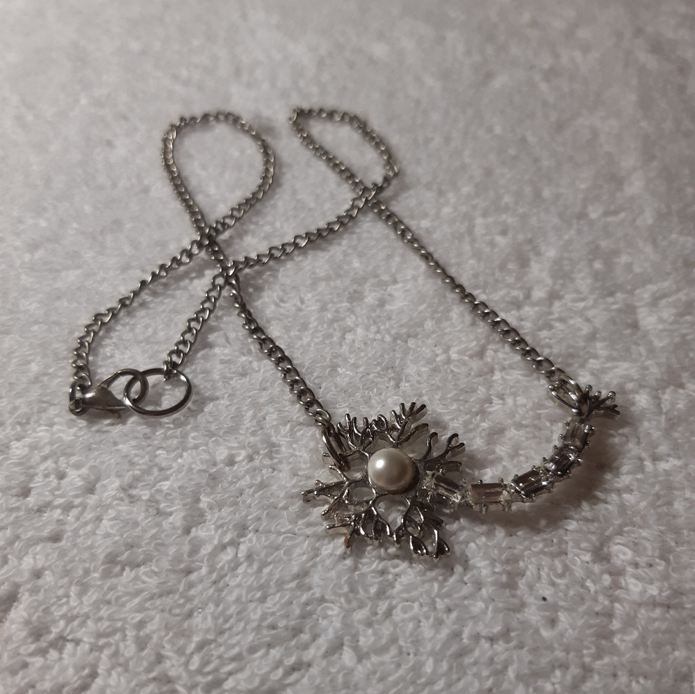 The Neuron necklace